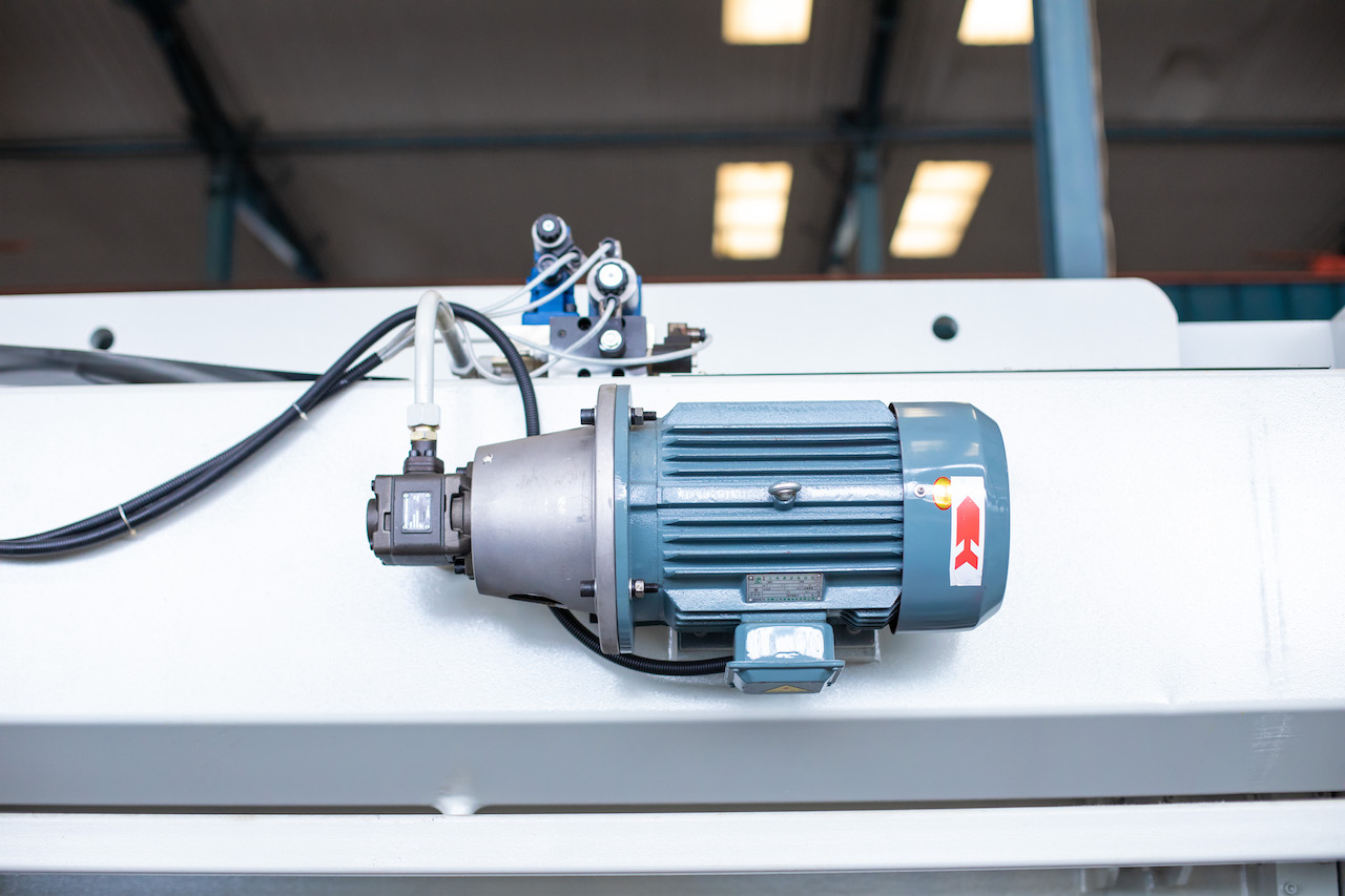 100t гидравликалық Cnc тежегіш пресі Crowning Cnc тежегіші