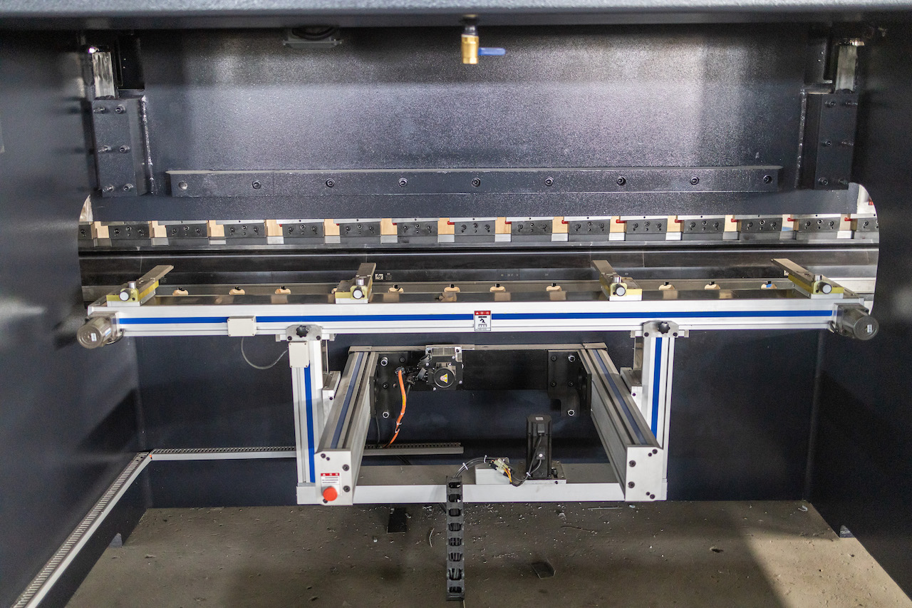 100t гидравликалық Cnc тежегіш пресі Crowning Cnc тежегіші