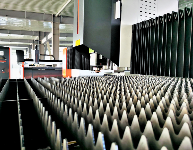 1-6 мм металл материалдарды жоғары жылдамдықпен кесуге арналған 3015 талшықты лазерлік кесу машинасы