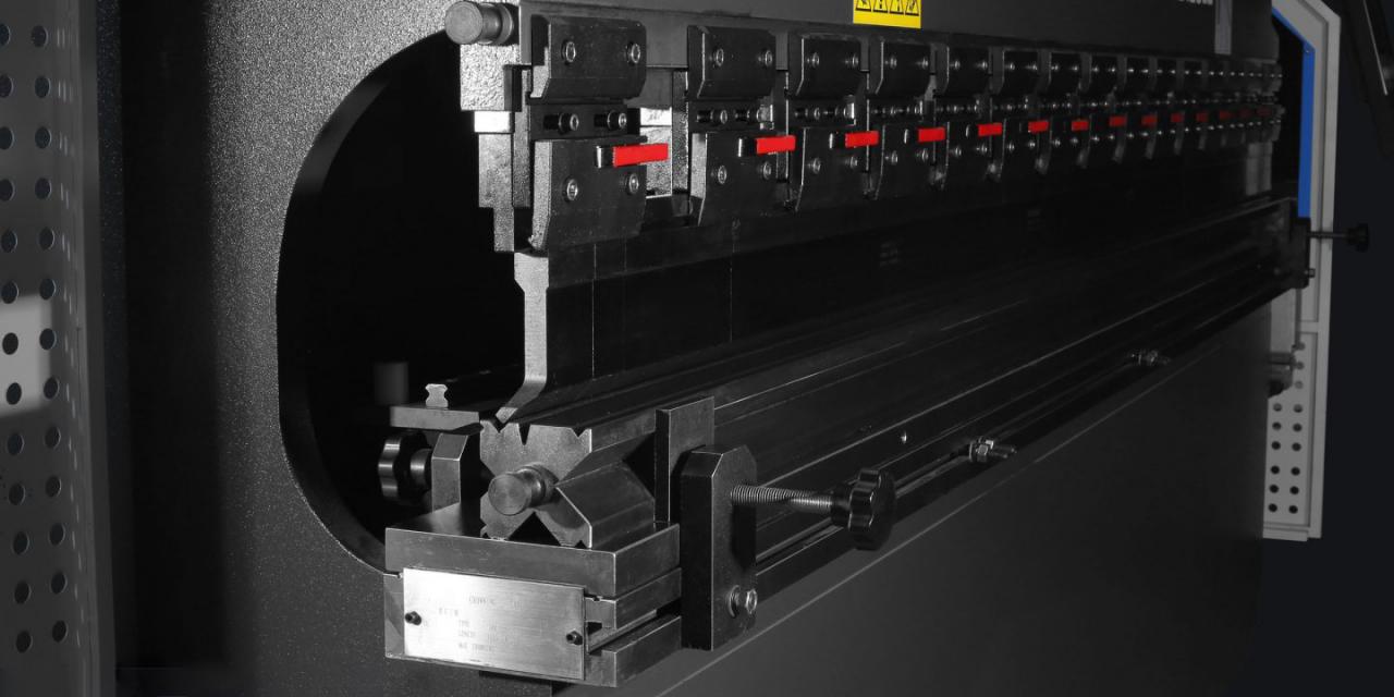 Wc67 гидравликалық прес тежегіш / CNC Пресс иілу машинасы / пластинаны иілу машинасы Қытай